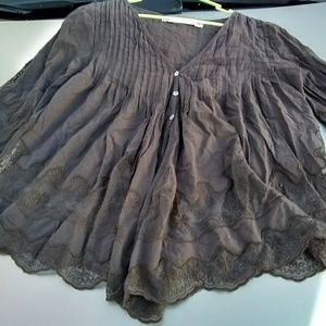 Chelsea and Violet sz sm Dk Brwn Over Blouse